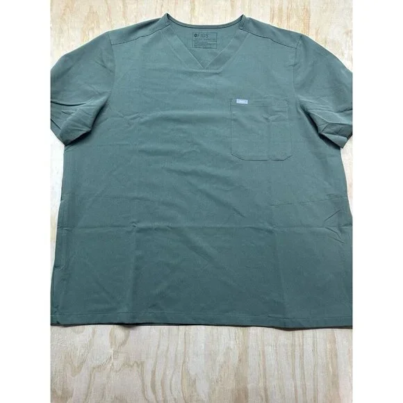 NWOT Figs Leon Three Pocket Scrub Top Mens Size 3XL Olive Medical Short Sleeve - Picture 1 of 5